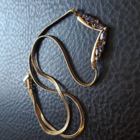 Avon Jewelry - VTG Avon necklace